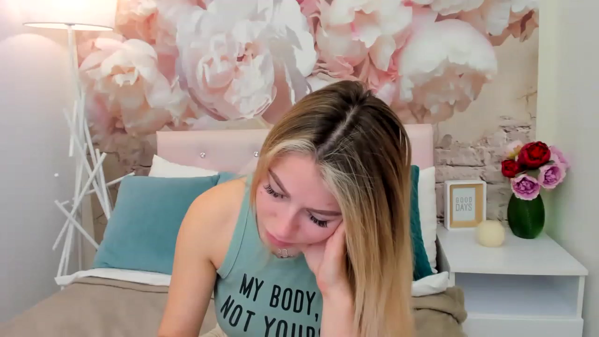 Gallery image thumbnail from SofiBloom's myfreecams stream on, 03/10/2023, 12:10 image 11 of 20