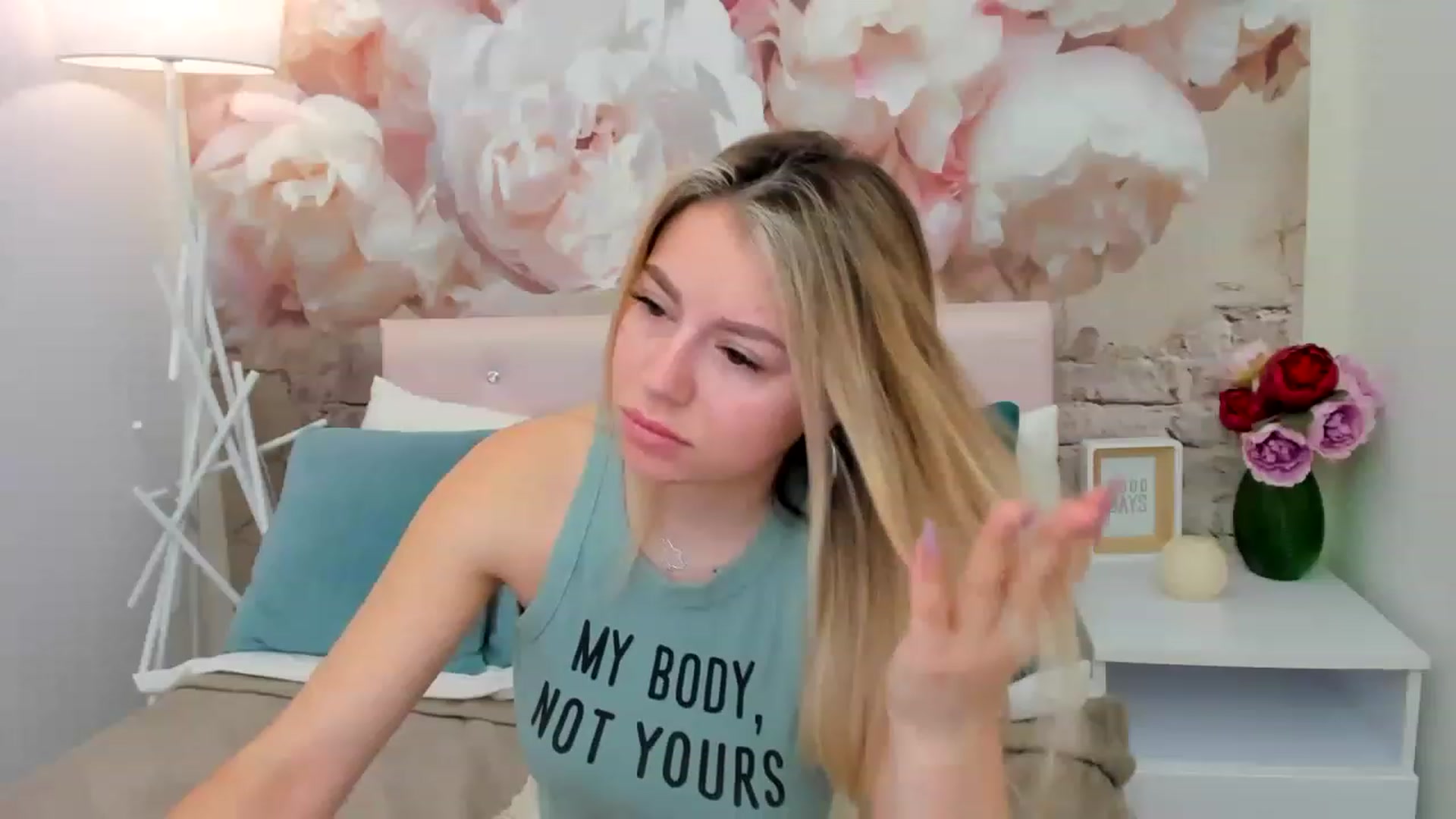 Gallery image thumbnail from SofiBloom's myfreecams stream on, 03/10/2023, 12:10 image 15 of 20