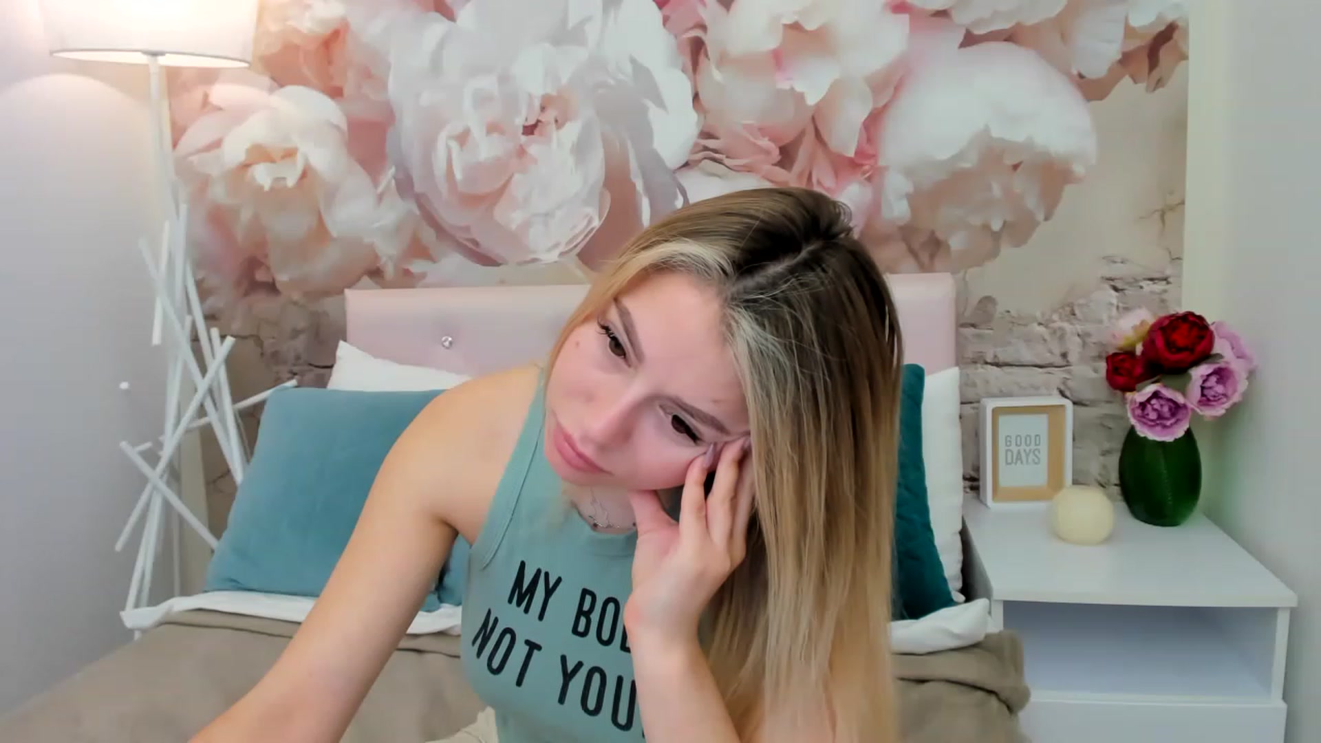 Gallery image thumbnail from SofiBloom's myfreecams stream on, 03/10/2023, 12:10 image 10 of 20