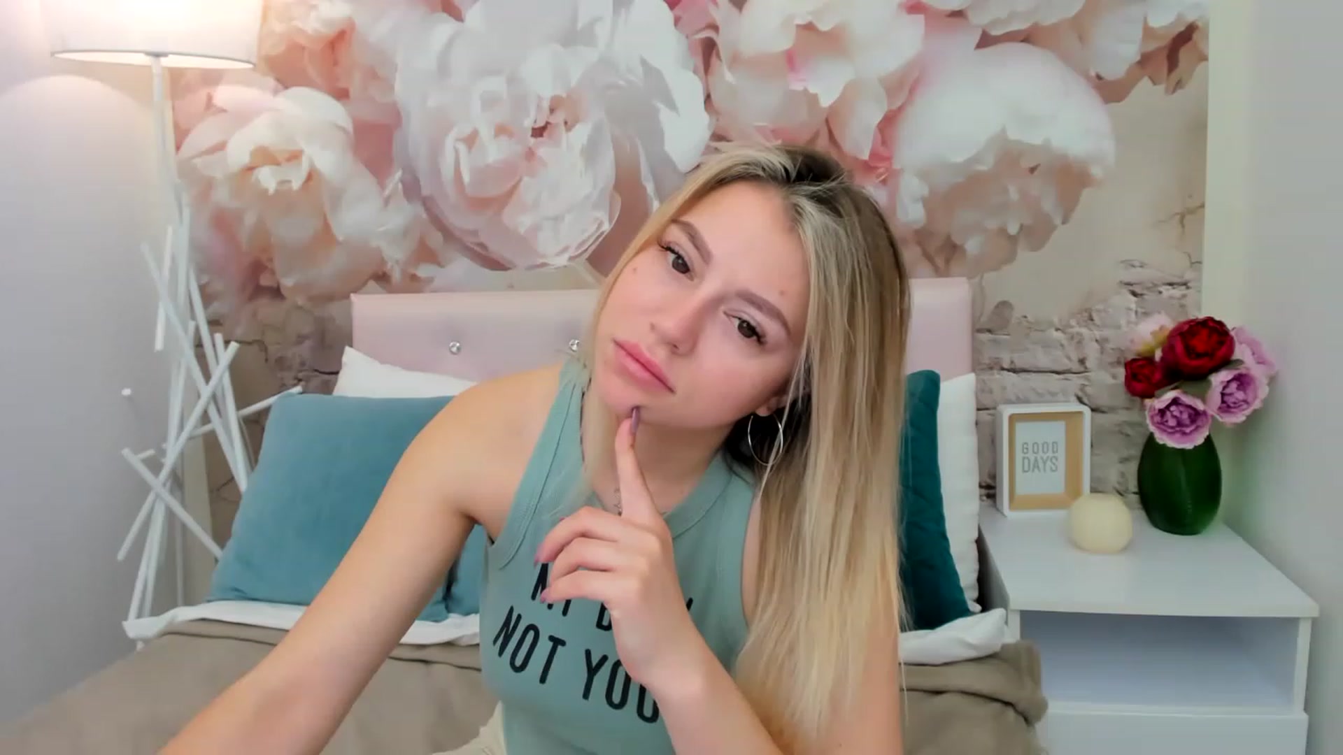 Gallery image thumbnail from SofiBloom's myfreecams stream on, 03/10/2023, 12:10 image 2 of 20