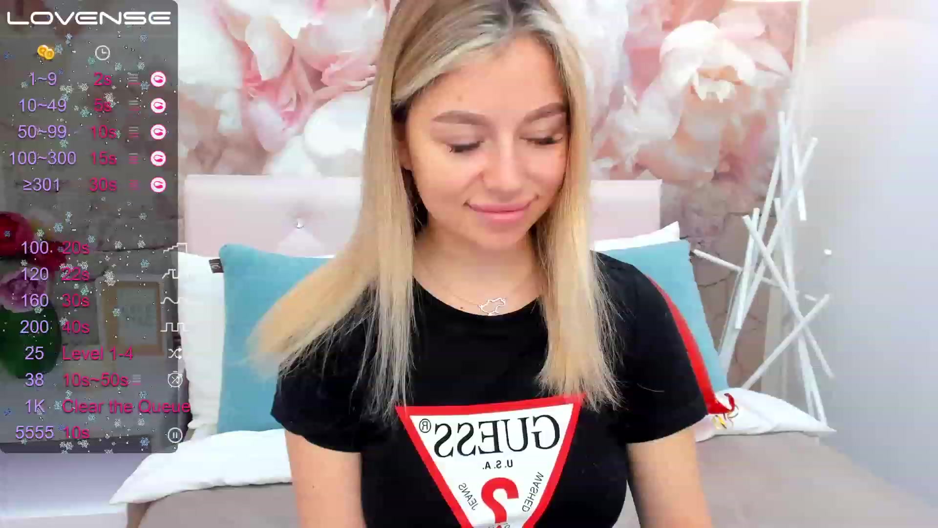 Gallery image thumbnail from SofiBloom's myfreecams stream on, 03/12/2023, 08:34 image 12 of 20