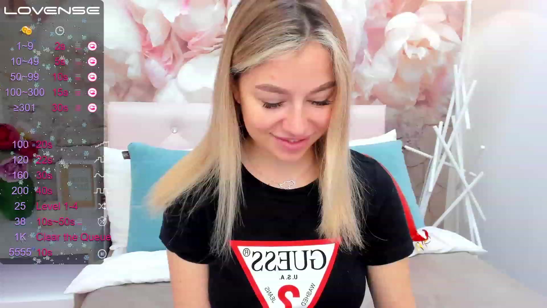 Gallery image thumbnail from SofiBloom's myfreecams stream on, 03/12/2023, 08:34 image 11 of 20
