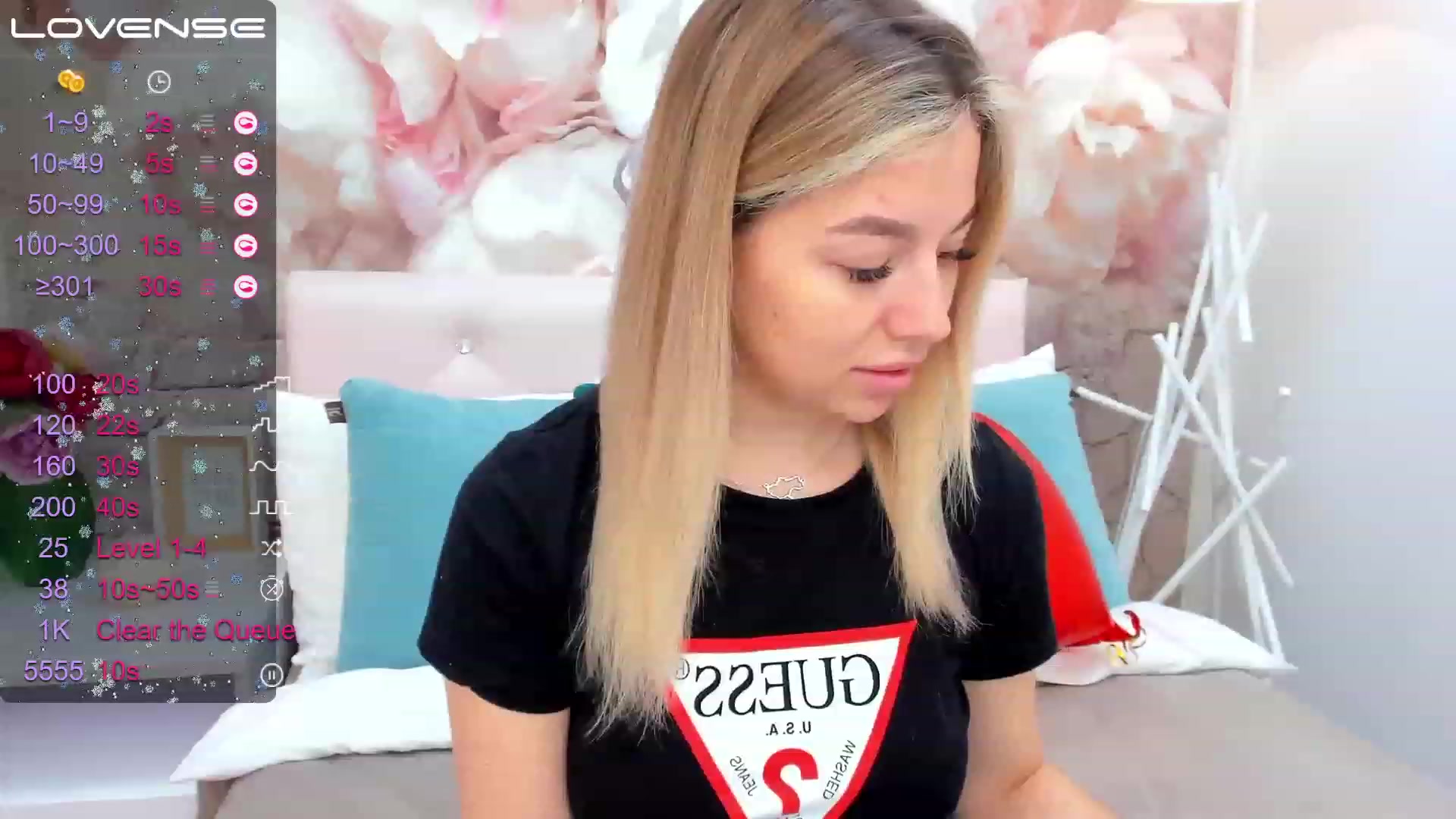 Gallery image thumbnail from SofiBloom's myfreecams stream on, 03/12/2023, 08:34 image 5 of 20