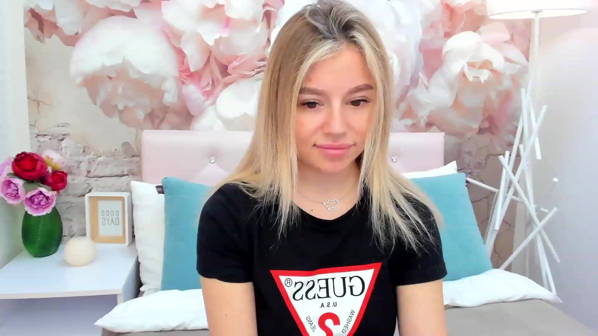 Gallery image thumbnail from SofiBloom's myfreecams stream on, 03/12/2023, 09:45 image 8 of 20