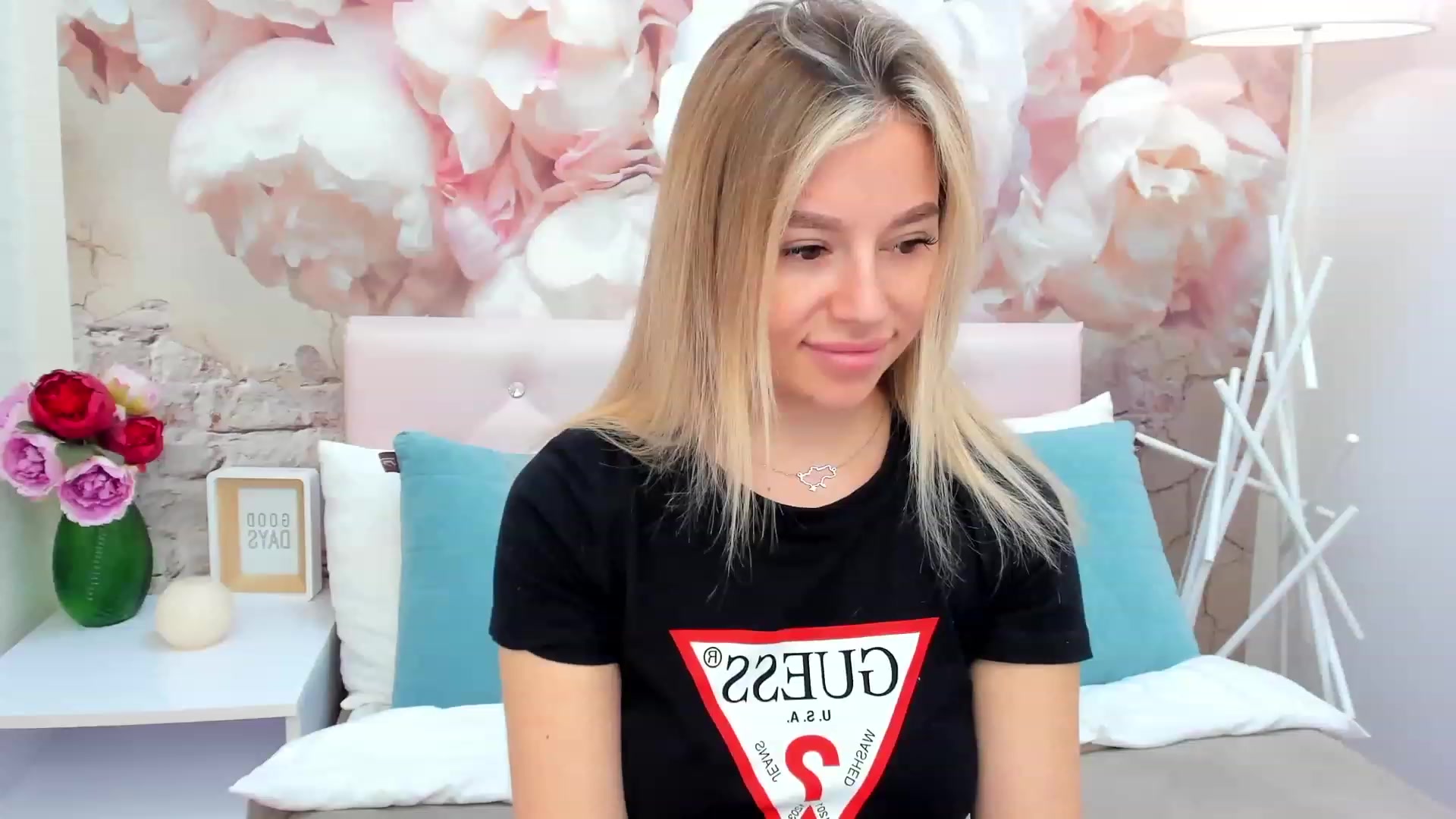 Gallery image thumbnail from SofiBloom's myfreecams stream on, 03/12/2023, 09:45 image 7 of 20