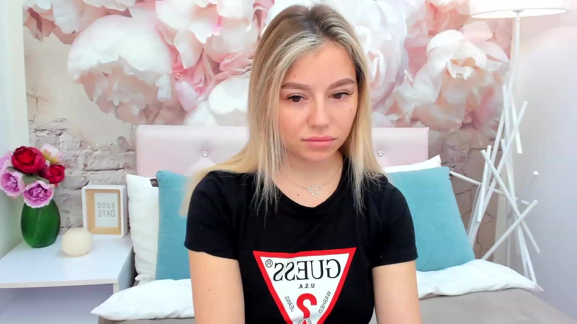 Gallery image thumbnail from SofiBloom's myfreecams stream on, 03/12/2023, 09:45 image 19 of 20
