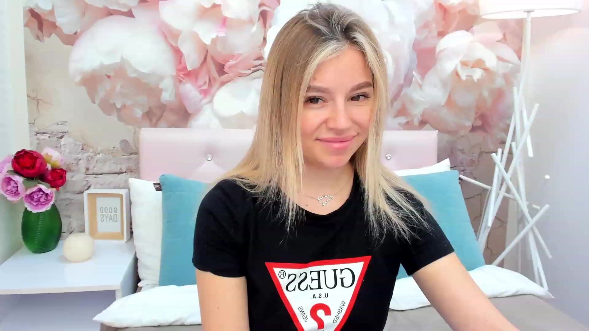 Gallery image thumbnail from SofiBloom's myfreecams stream on, 03/12/2023, 09:45 image 9 of 20