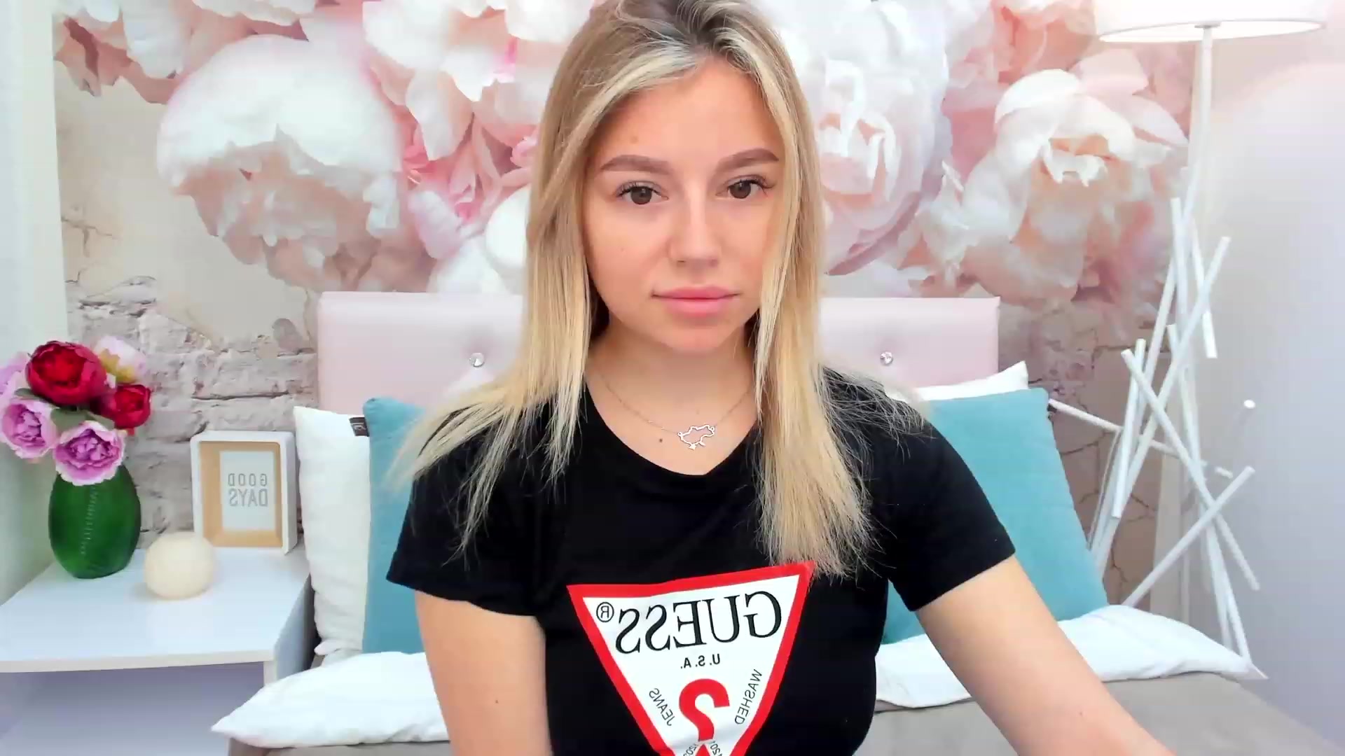 Gallery image thumbnail from SofiBloom's myfreecams stream on, 03/12/2023, 09:45 image 17 of 20
