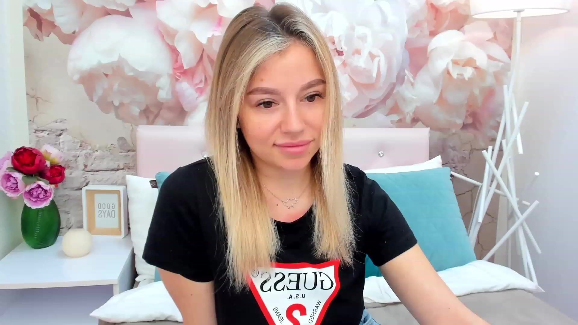 Gallery image thumbnail from SofiBloom's myfreecams stream on, 03/12/2023, 10:30 image 3 of 20