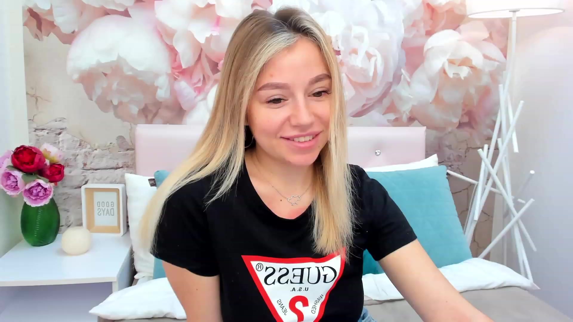 Gallery image thumbnail from SofiBloom's myfreecams stream on, 03/12/2023, 10:30 image 4 of 20