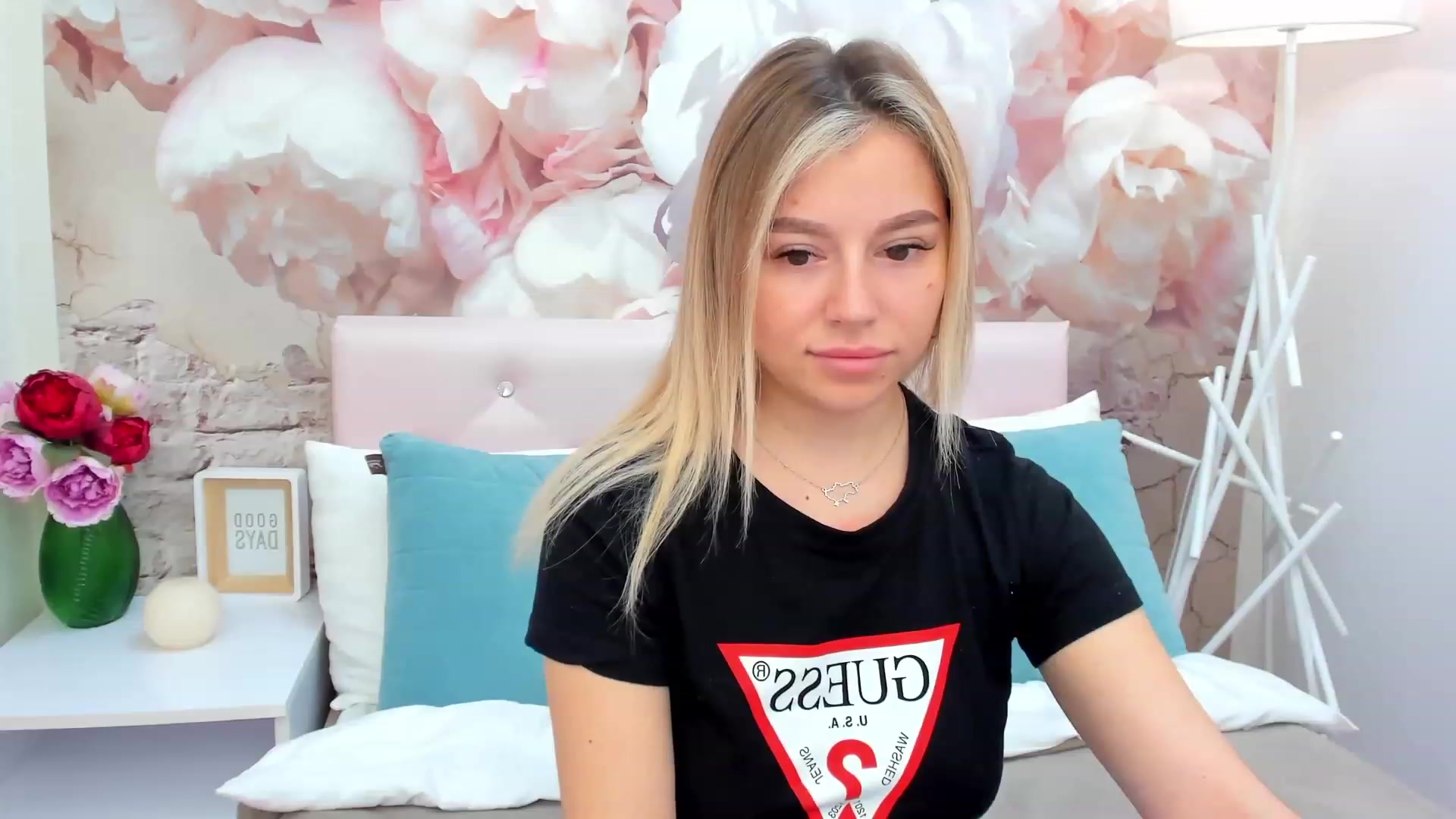 Gallery image thumbnail from SofiBloom's myfreecams stream on, 03/12/2023, 10:30 image 15 of 20