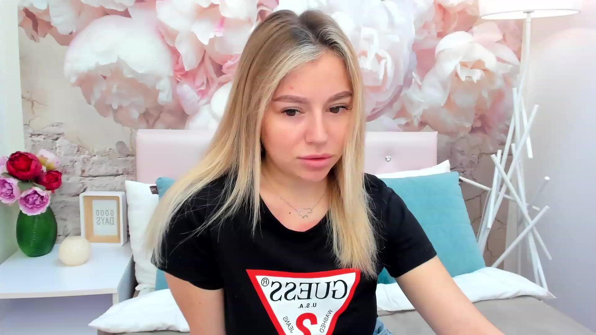 Gallery image thumbnail from SofiBloom's myfreecams stream on, 03/12/2023, 10:30 image 5 of 20