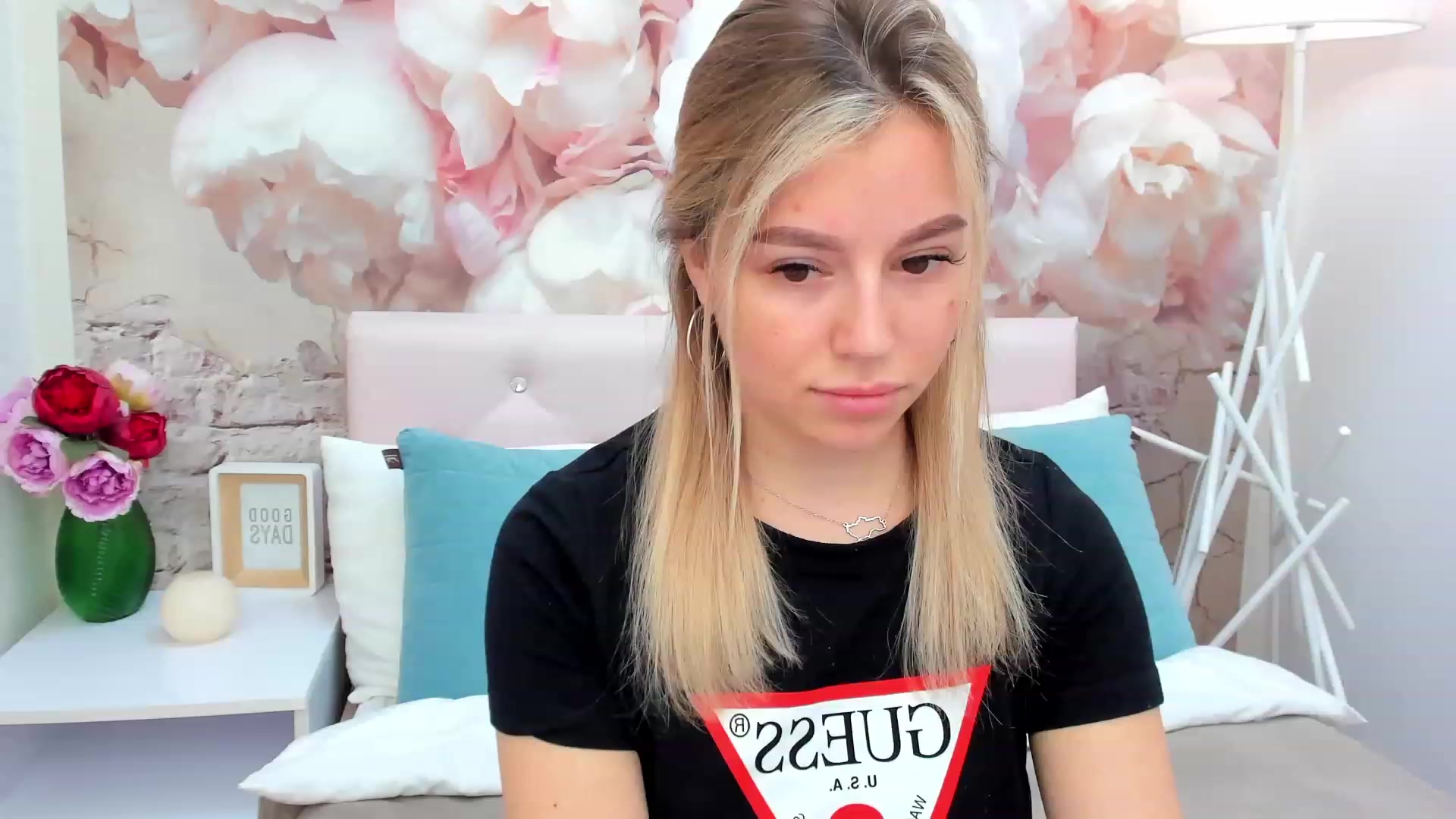 Gallery image thumbnail from SofiBloom's myfreecams stream on, 03/12/2023, 12:50 image 3 of 20