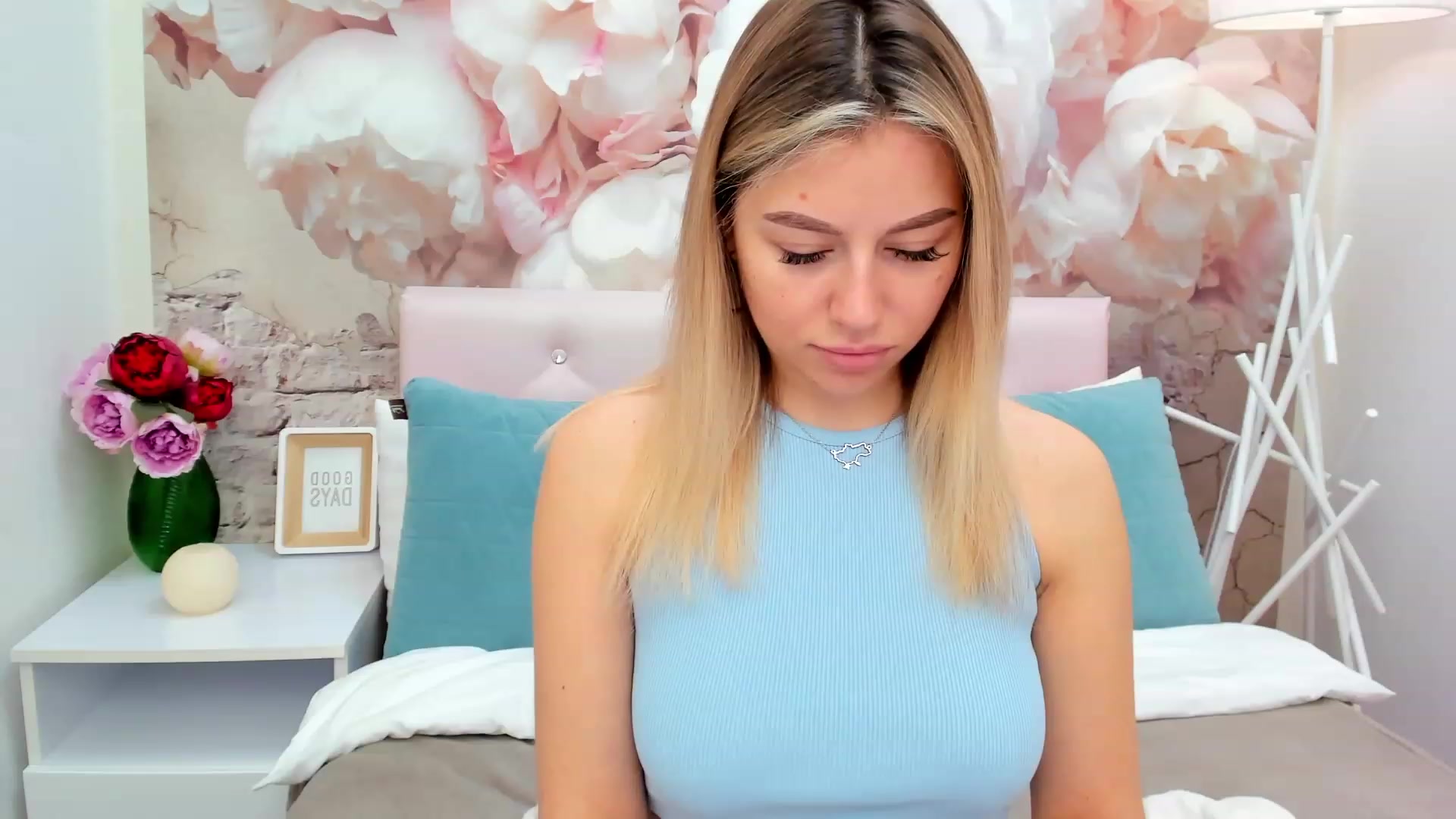 Gallery image thumbnail from SofiBloom's myfreecams stream on, 03/13/2023, 09:51 image 12 of 20