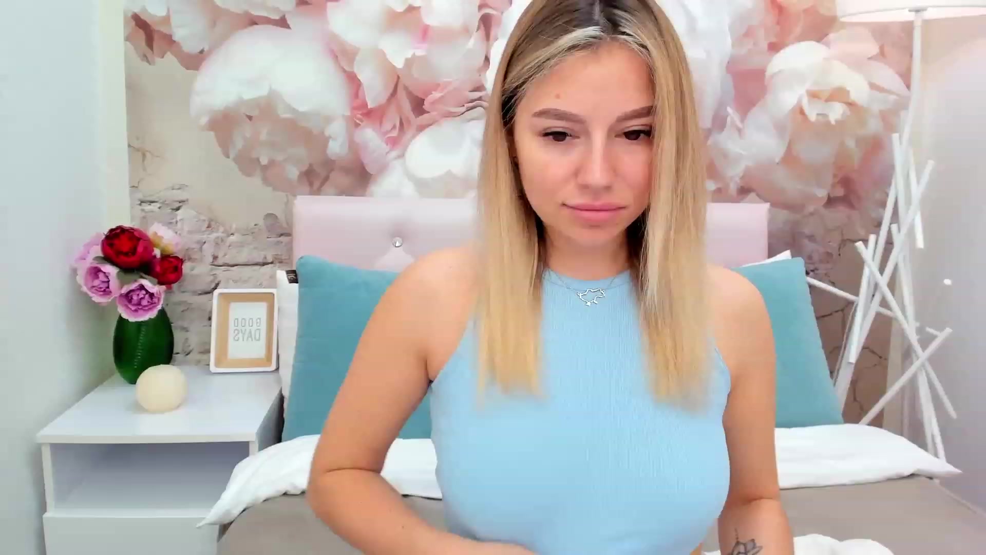 Gallery image thumbnail from SofiBloom's myfreecams stream on, 03/13/2023, 09:51 image 9 of 20