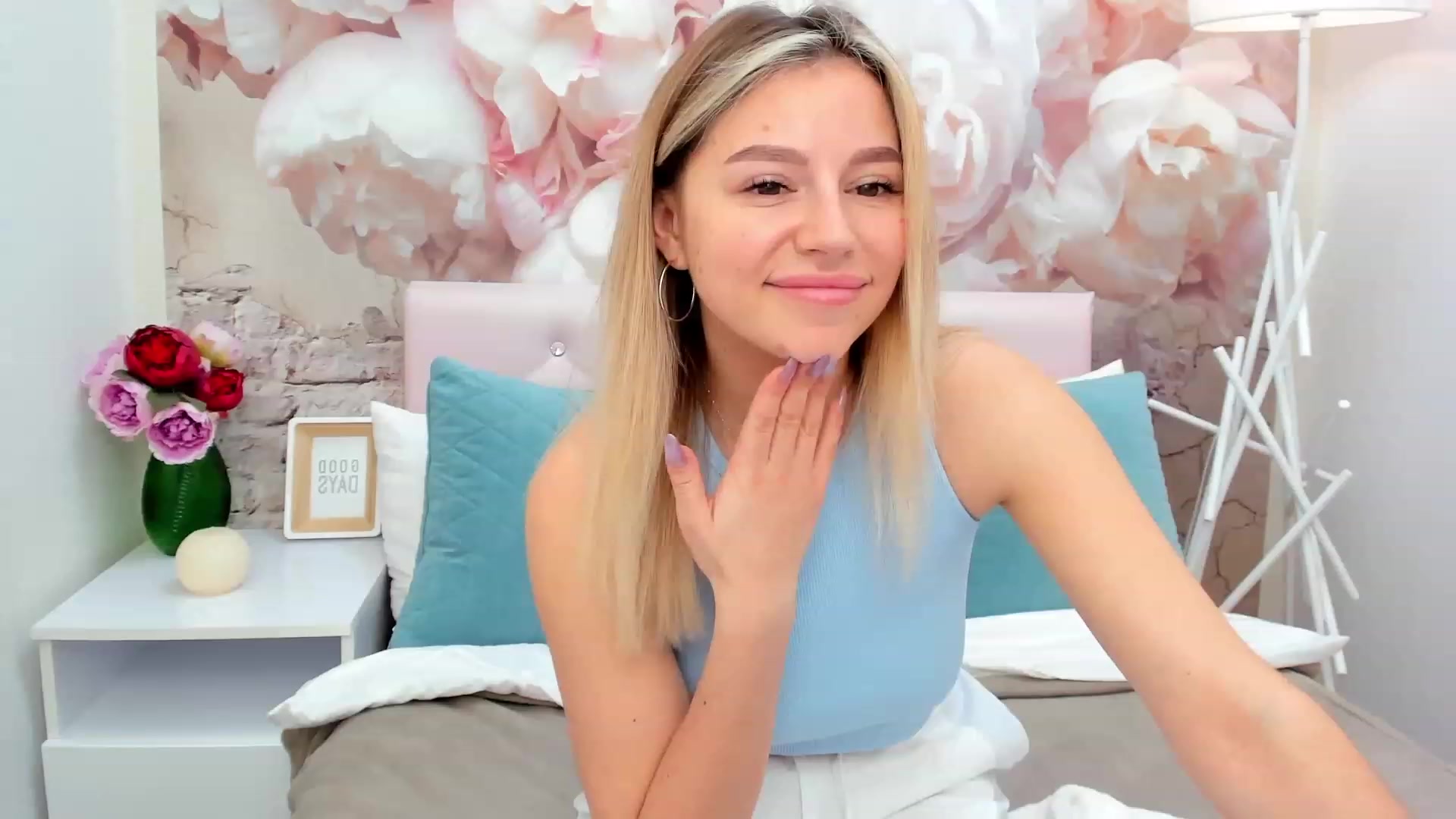 Gallery image thumbnail from SofiBloom's myfreecams stream on, 03/13/2023, 13:02 image 17 of 20