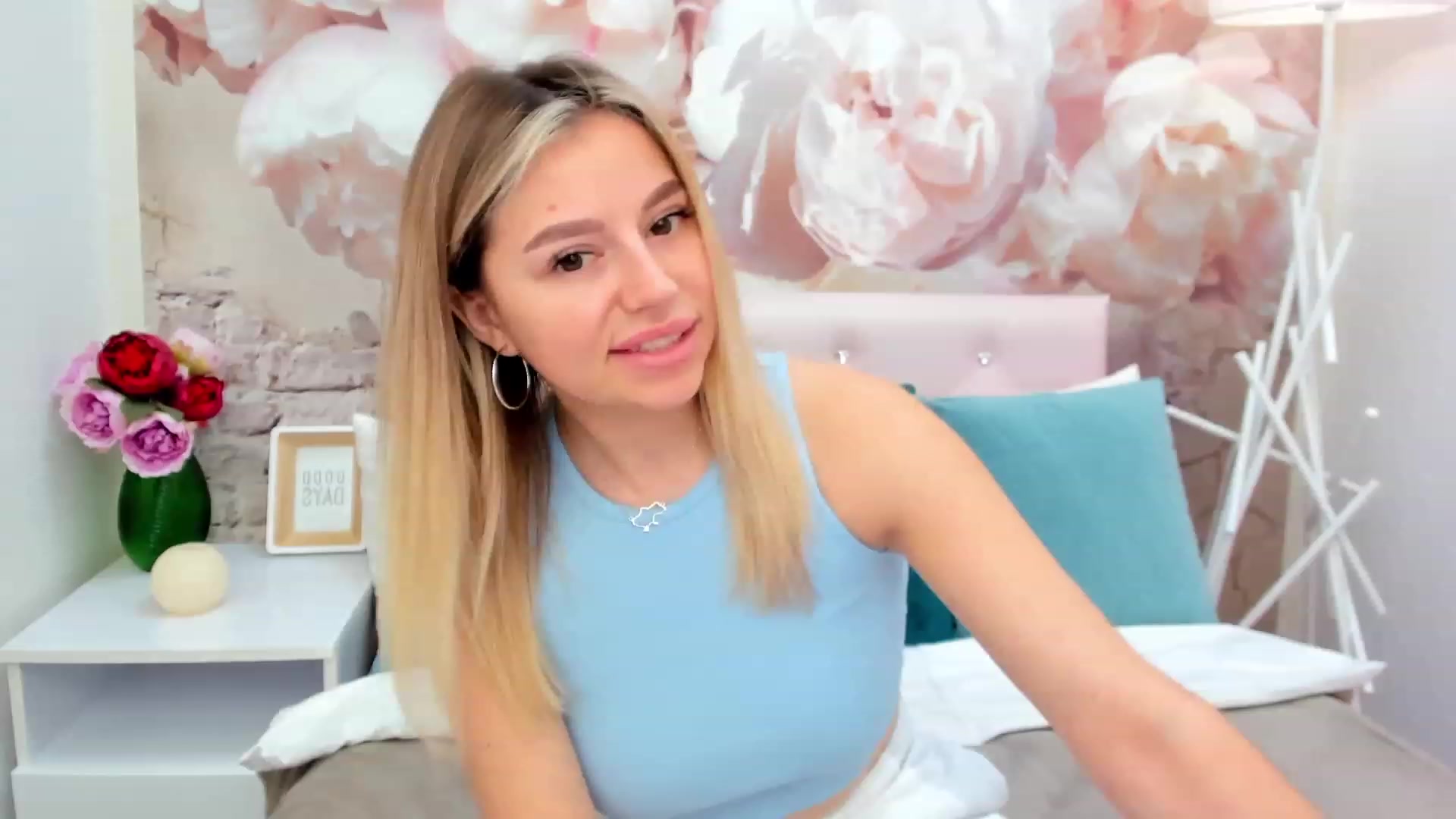 Gallery image thumbnail from SofiBloom's myfreecams stream on, 03/13/2023, 13:02 image 4 of 20