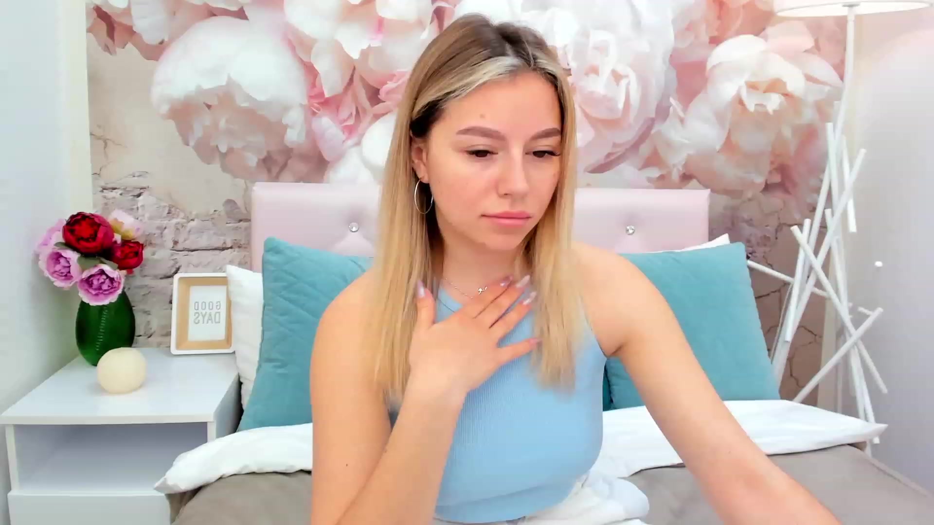 Gallery image thumbnail from SofiBloom's myfreecams stream on, 03/13/2023, 13:02 image 2 of 20