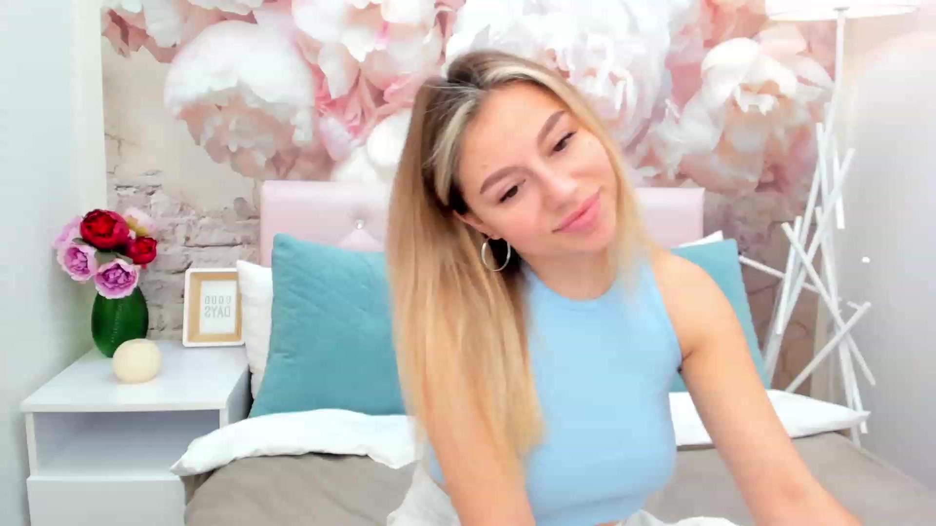 Gallery image thumbnail from SofiBloom's myfreecams stream on, 03/13/2023, 13:02 image 12 of 20