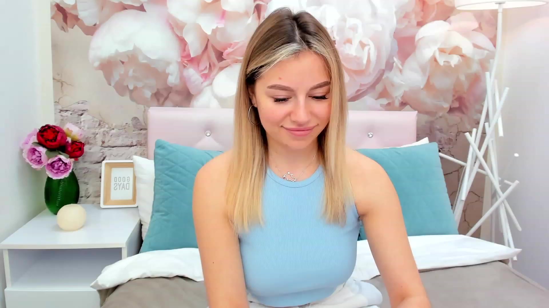 Gallery image thumbnail from SofiBloom's myfreecams stream on, 03/13/2023, 13:02 image 3 of 20