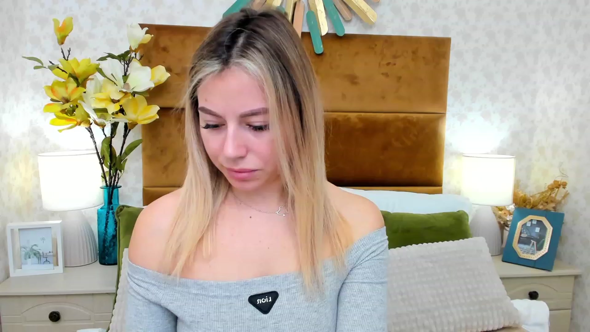 Gallery image thumbnail from SofiBloom's myfreecams stream on, 03/15/2023, 08:38 image 11 of 20