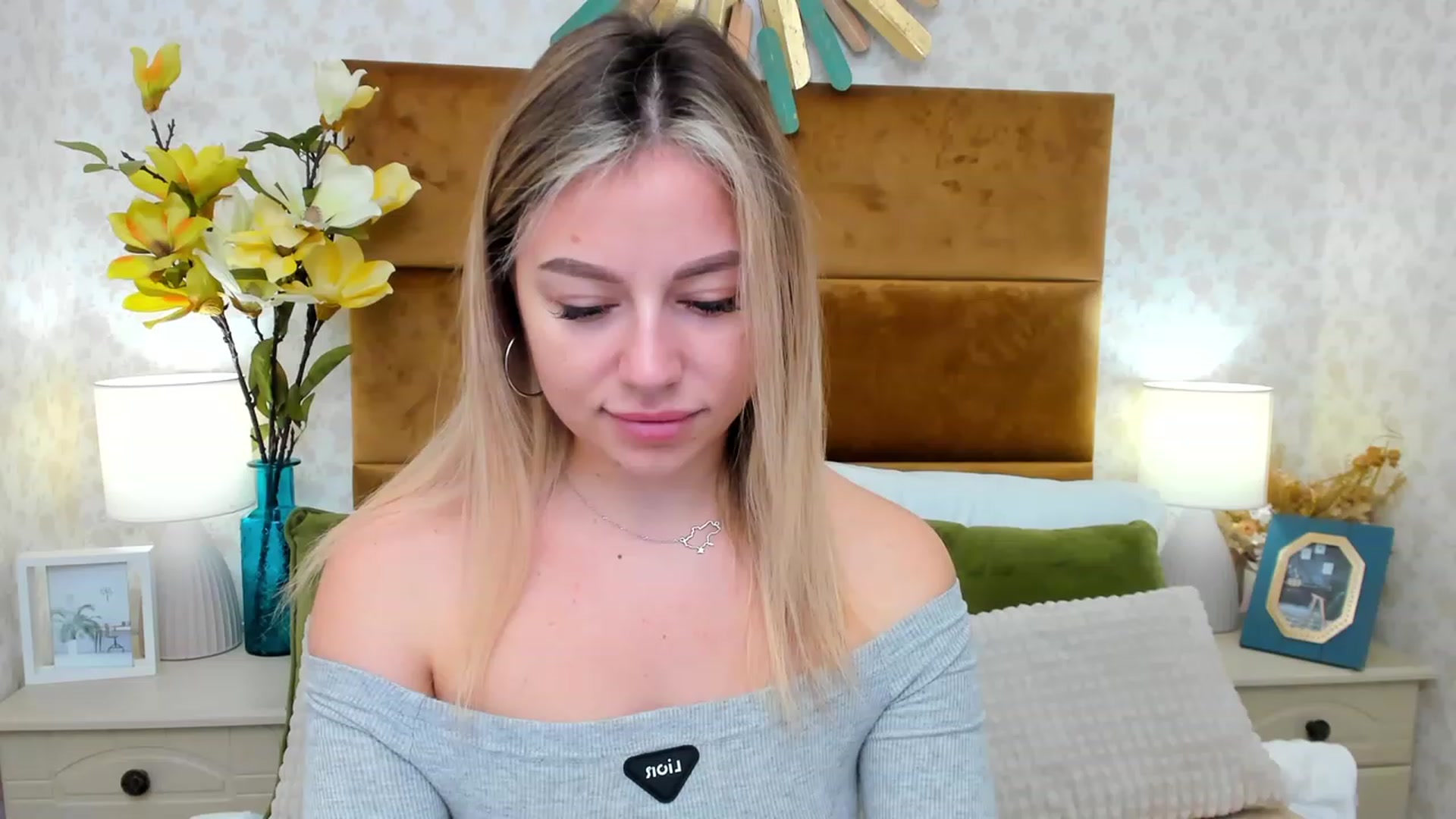 Gallery image thumbnail from SofiBloom's myfreecams stream on, 03/15/2023, 08:38 image 5 of 20