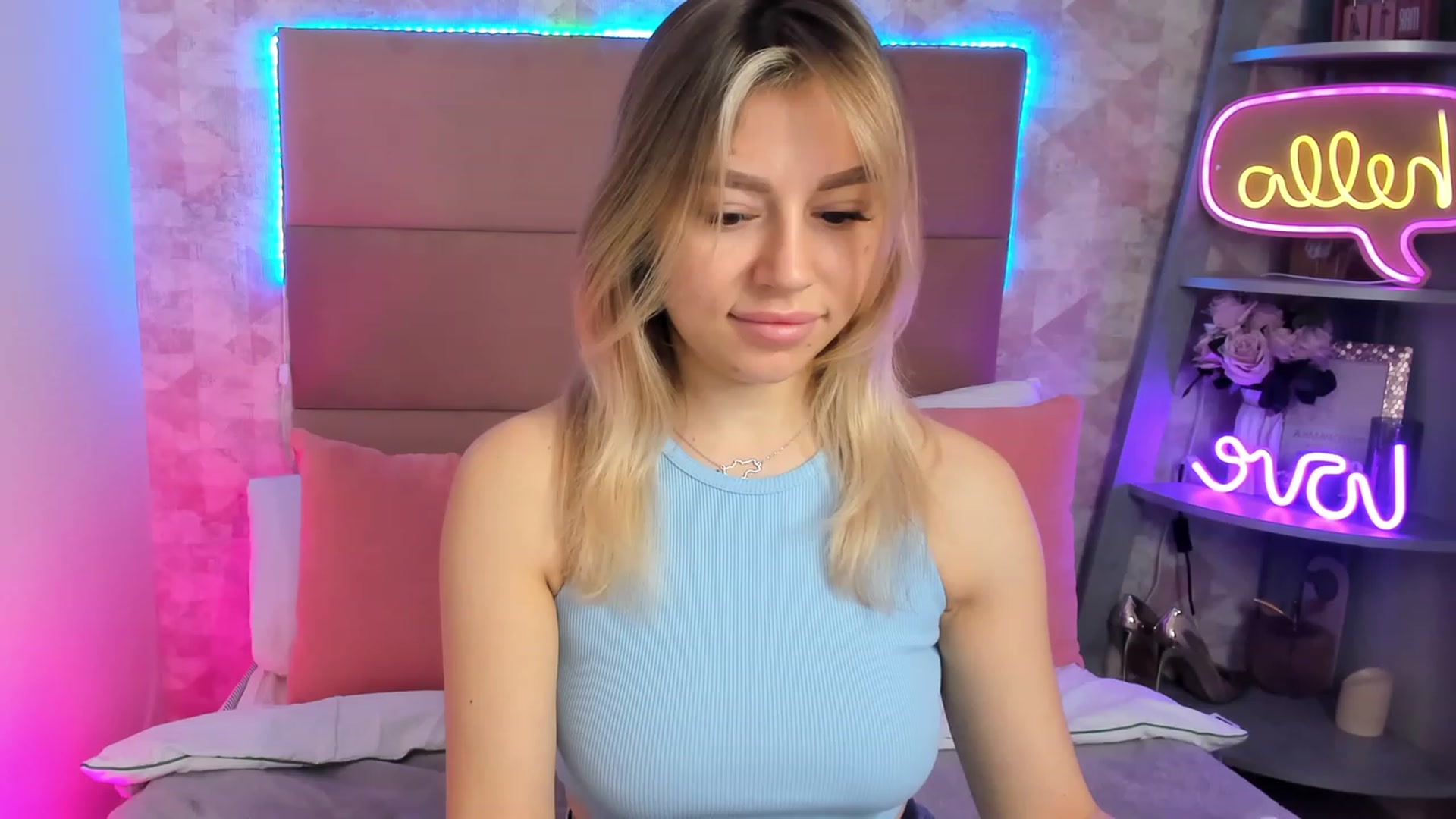 Gallery image thumbnail from SofiBloom's myfreecams stream on, 03/16/2023, 08:03 image 14 of 20