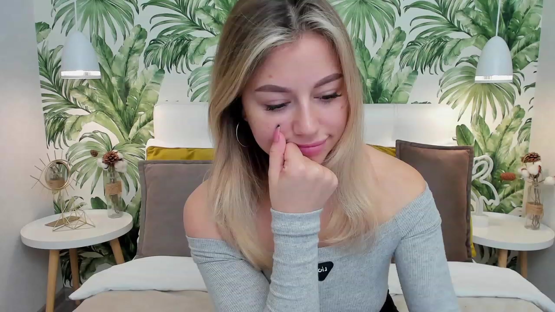 Gallery image thumbnail from SofiBloom's myfreecams stream on, 03/18/2023, 10:56 image 3 of 20