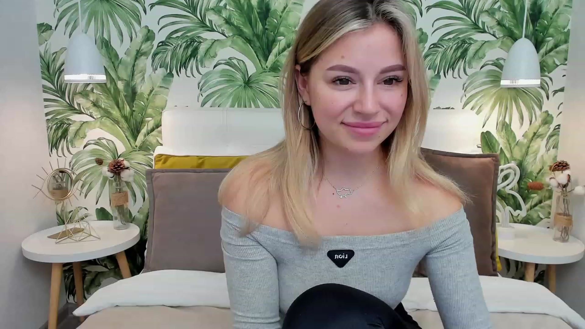 Gallery image thumbnail from SofiBloom's myfreecams stream on, 03/18/2023, 10:56 image 15 of 20