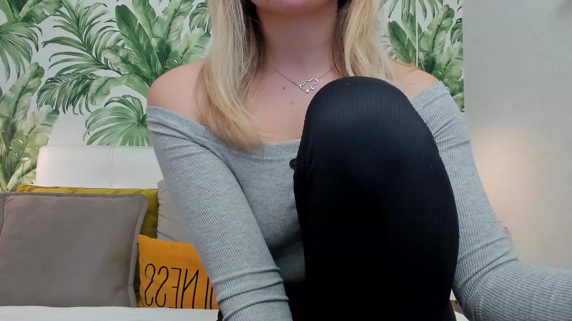 Gallery image thumbnail from SofiBloom's myfreecams stream on, 03/18/2023, 13:03 image 6 of 20