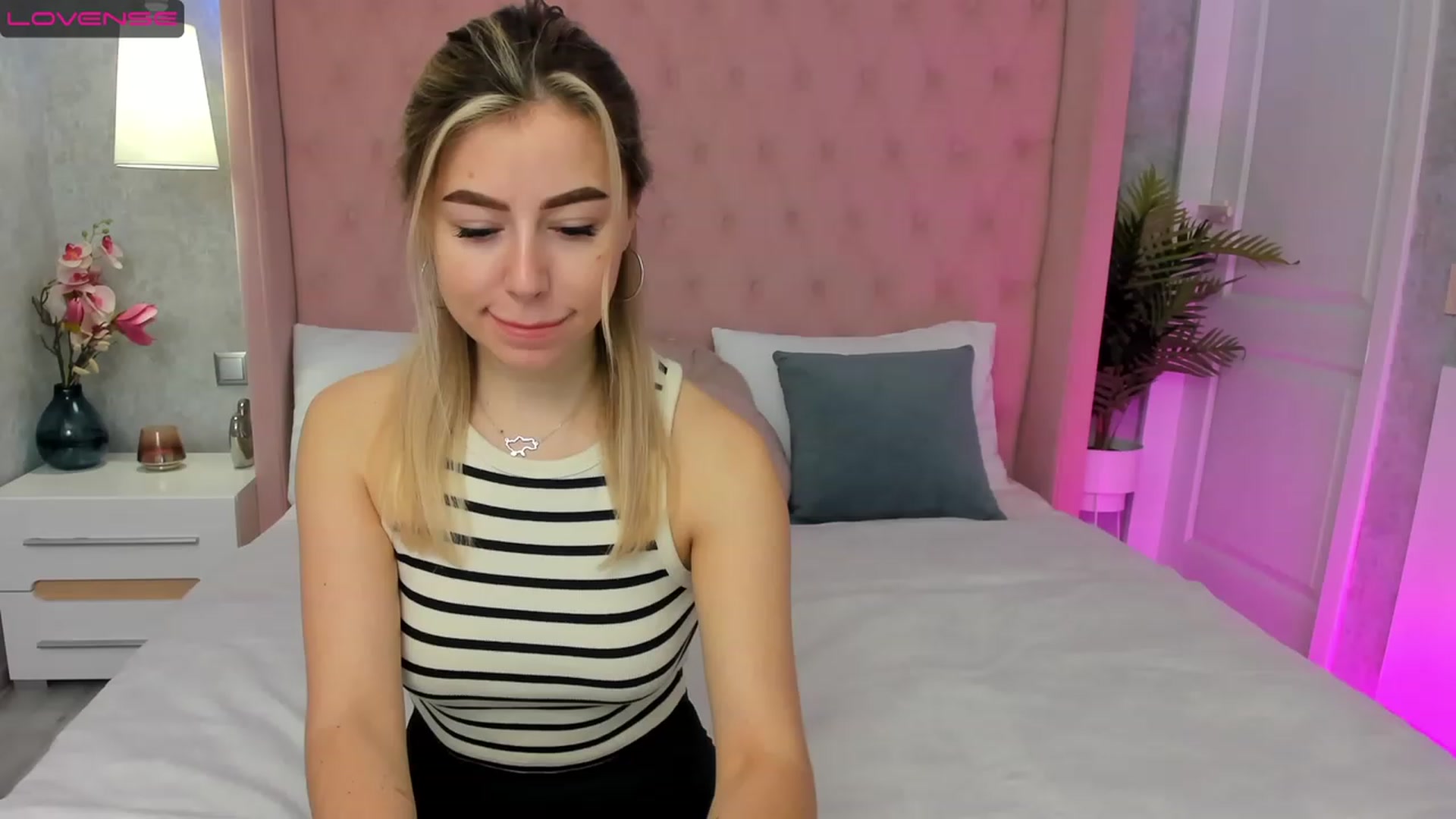 Gallery image thumbnail from SofiBloom's myfreecams stream on, 03/21/2023, 07:18 image 6 of 20