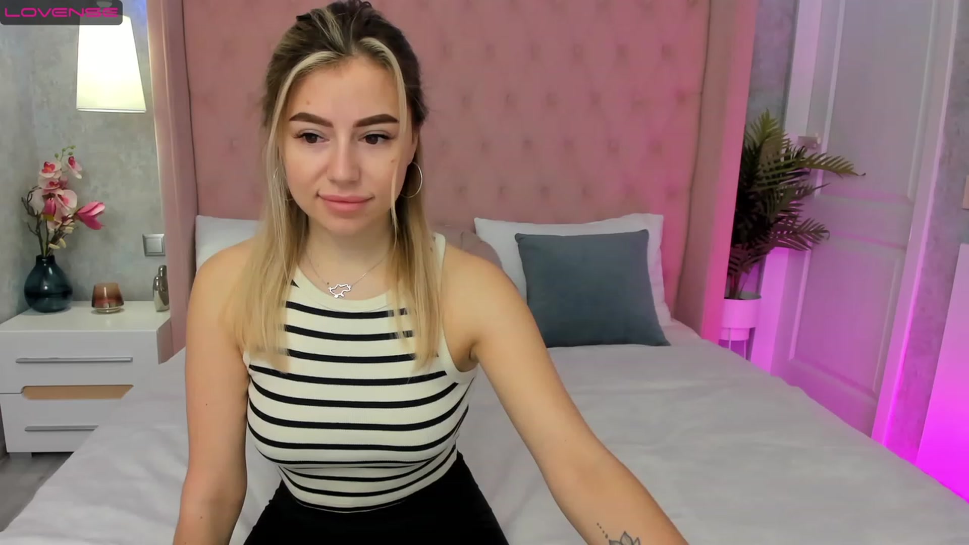 Gallery image thumbnail from SofiBloom's myfreecams stream on, 03/21/2023, 07:18 image 10 of 20
