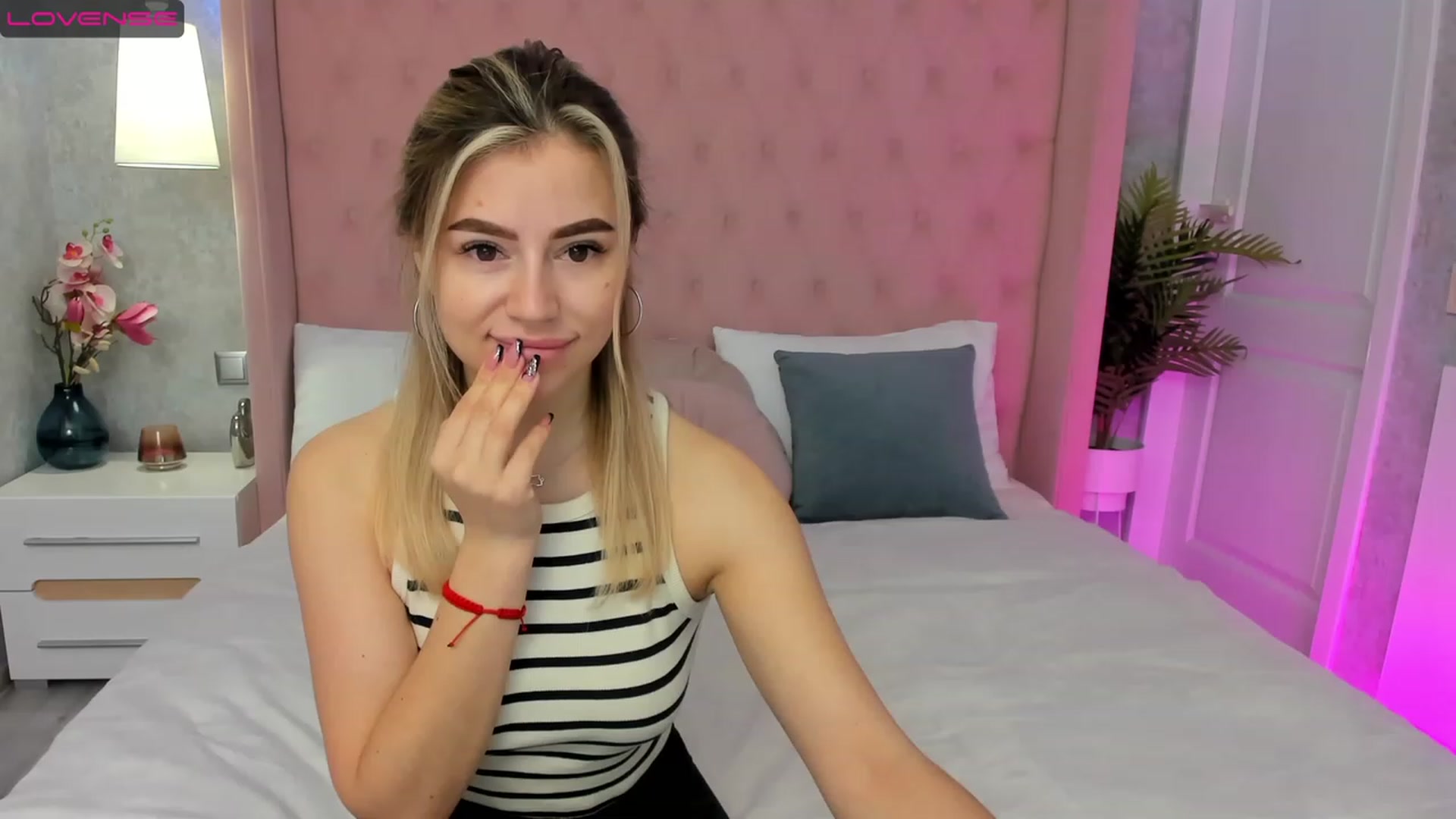 Gallery image thumbnail from SofiBloom's myfreecams stream on, 03/21/2023, 07:18 image 19 of 20