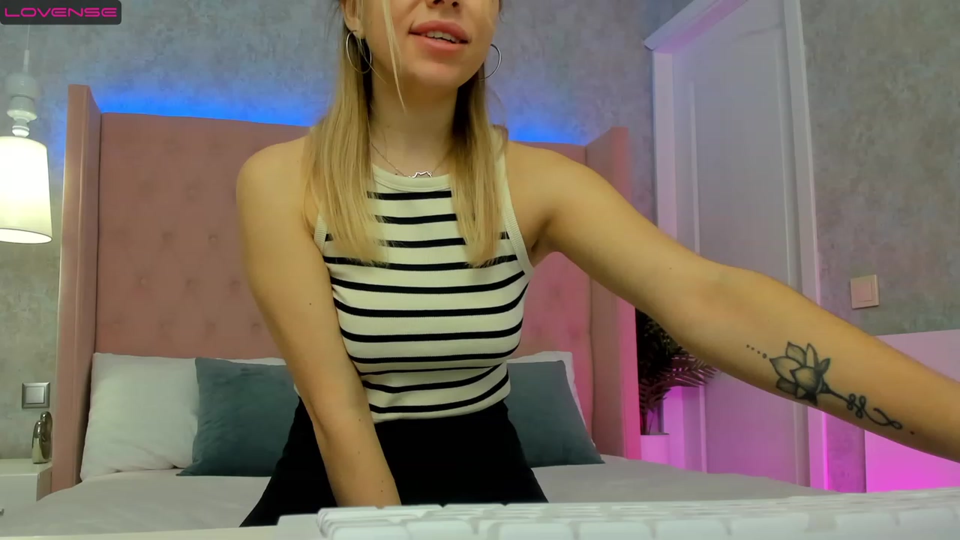 Gallery image thumbnail from SofiBloom's myfreecams stream on, 03/21/2023, 07:46 image 13 of 20