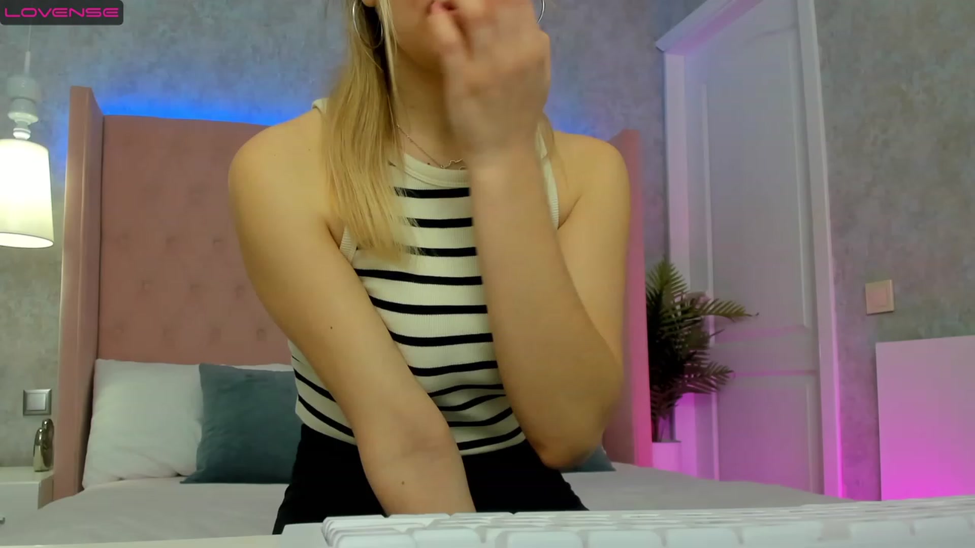 Gallery image thumbnail from SofiBloom's myfreecams stream on, 03/21/2023, 07:46 image 15 of 20
