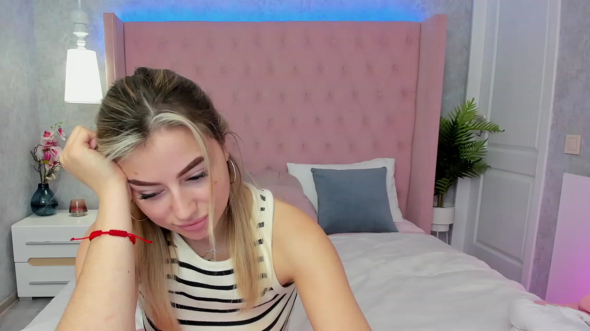 Gallery image thumbnail from SofiBloom's myfreecams stream on, 03/21/2023, 12:54 image 16 of 20