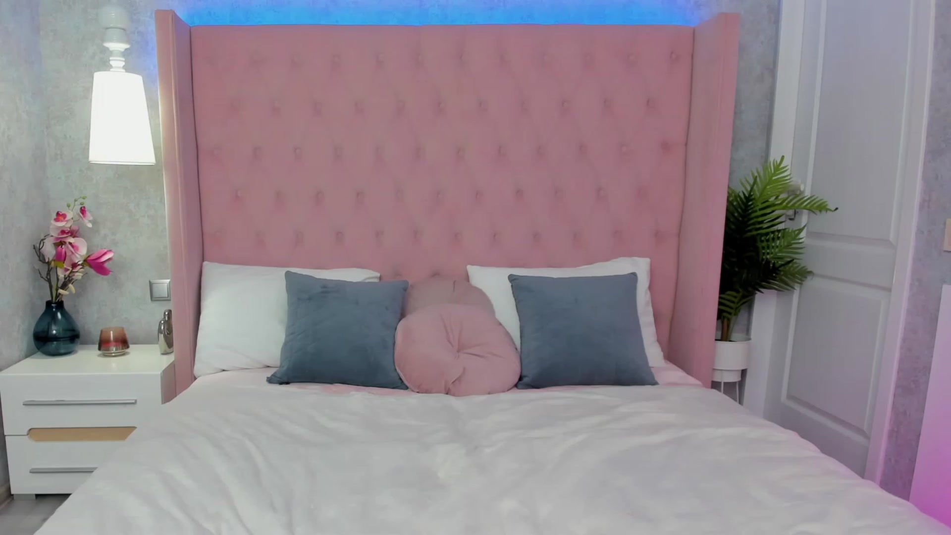 Gallery image thumbnail from SofiBloom's myfreecams stream on, 03/21/2023, 12:54 image 6 of 20