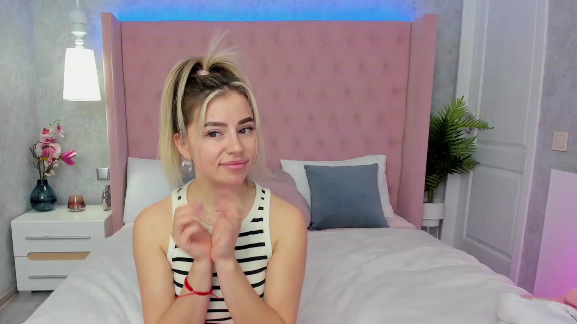 Gallery image thumbnail from SofiBloom's myfreecams stream on, 03/21/2023, 12:54 image 19 of 20
