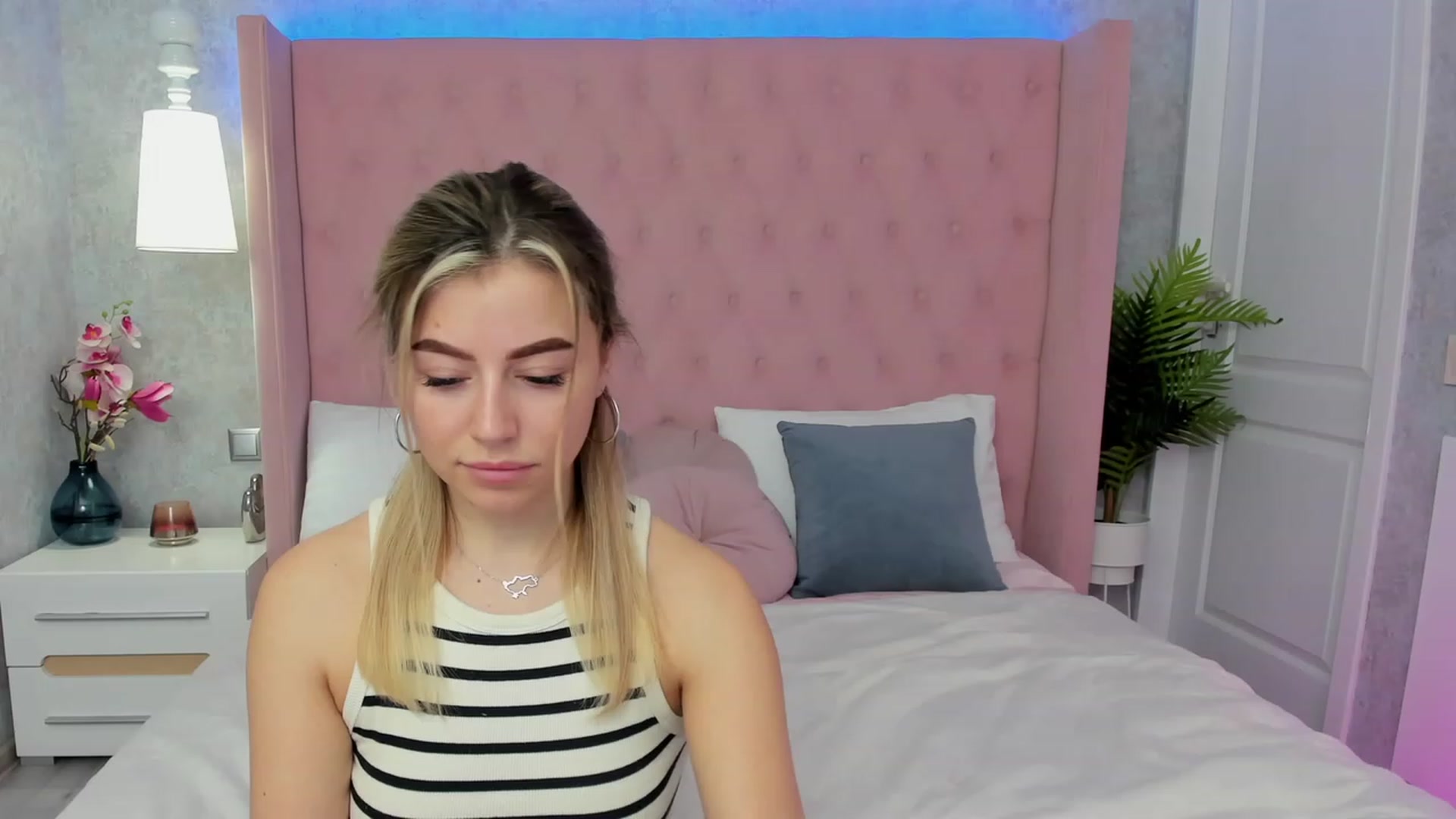 Gallery image thumbnail from SofiBloom's myfreecams stream on, 03/21/2023, 12:54 image 3 of 20