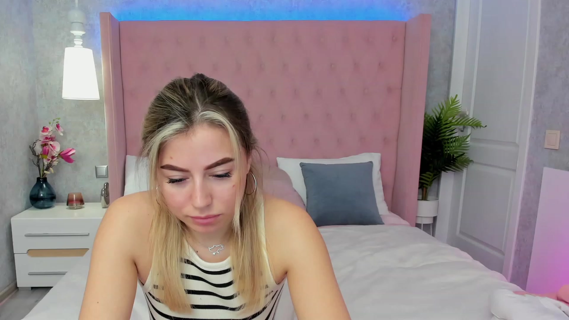 Gallery image thumbnail from SofiBloom's myfreecams stream on, 03/21/2023, 12:54 image 15 of 20