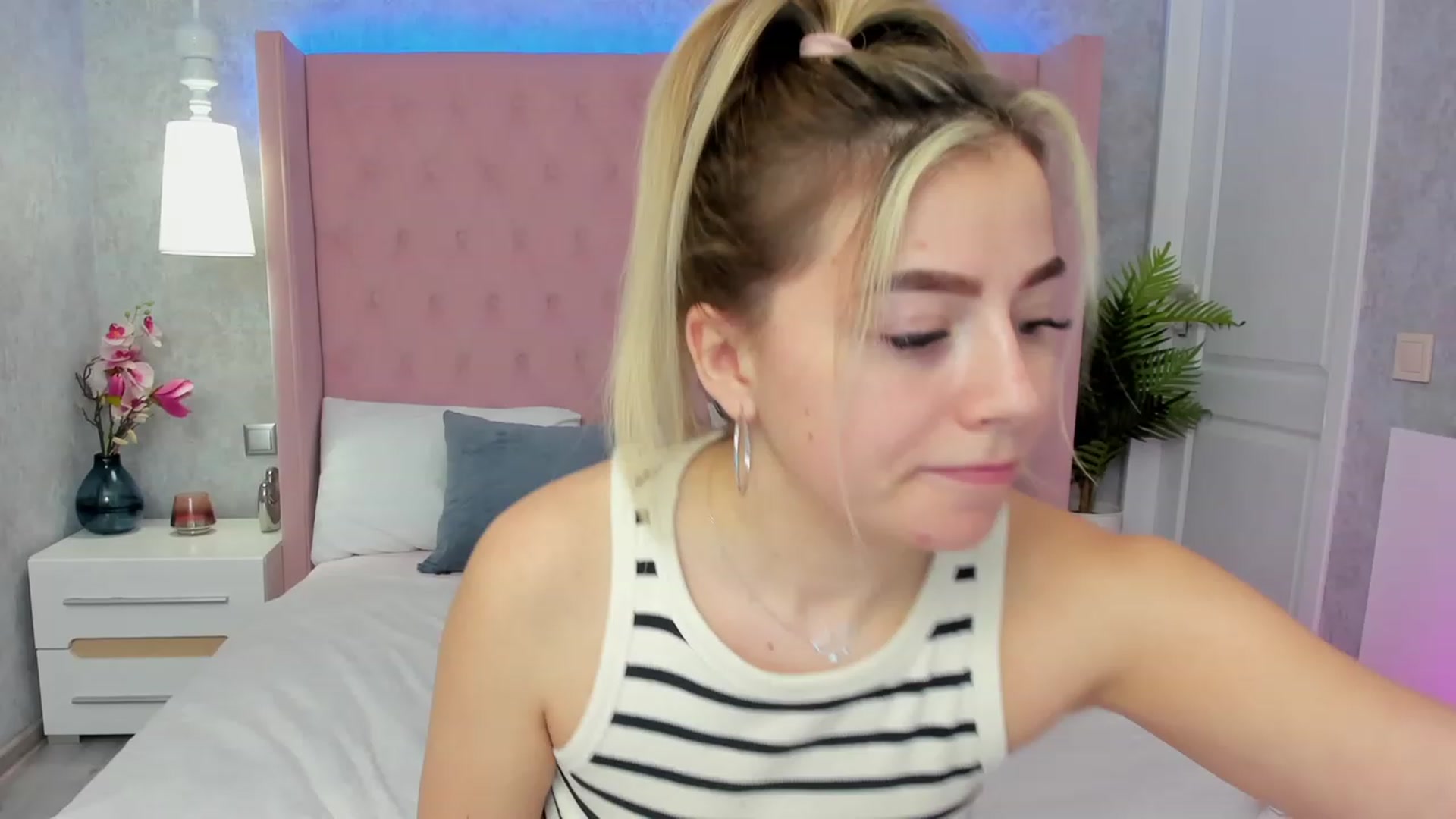 Gallery image thumbnail from SofiBloom's myfreecams stream on, 03/21/2023, 12:54 image 20 of 20