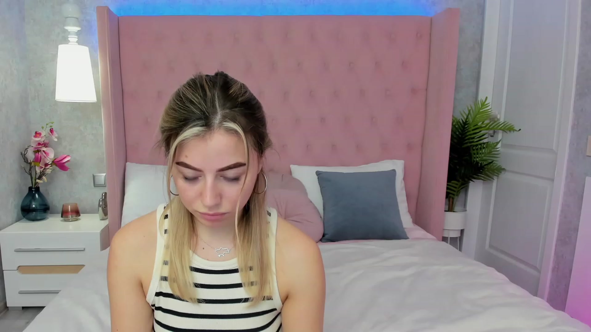 Gallery image thumbnail from SofiBloom's myfreecams stream on, 03/21/2023, 12:54 image 5 of 20
