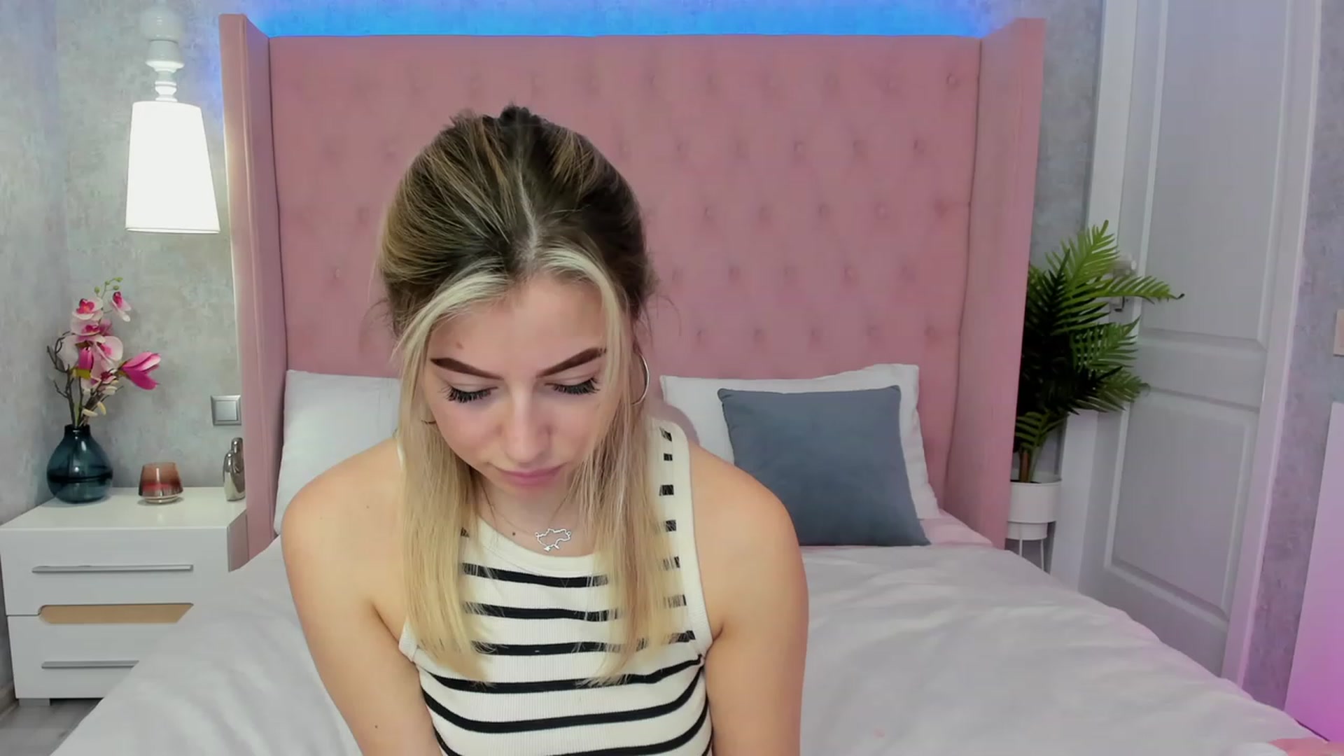 Gallery image thumbnail from SofiBloom's myfreecams stream on, 03/21/2023, 12:54 image 8 of 20