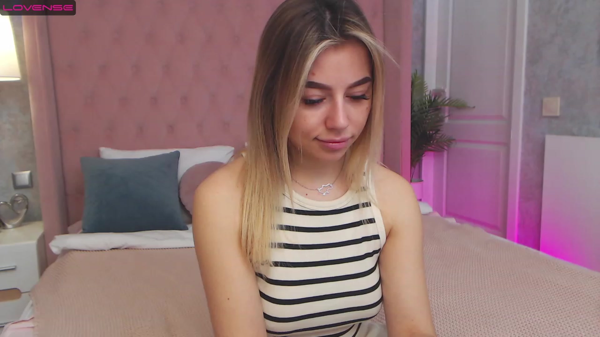 Gallery image thumbnail from SofiBloom's myfreecams stream on, 03/24/2023, 07:57 image 5 of 20
