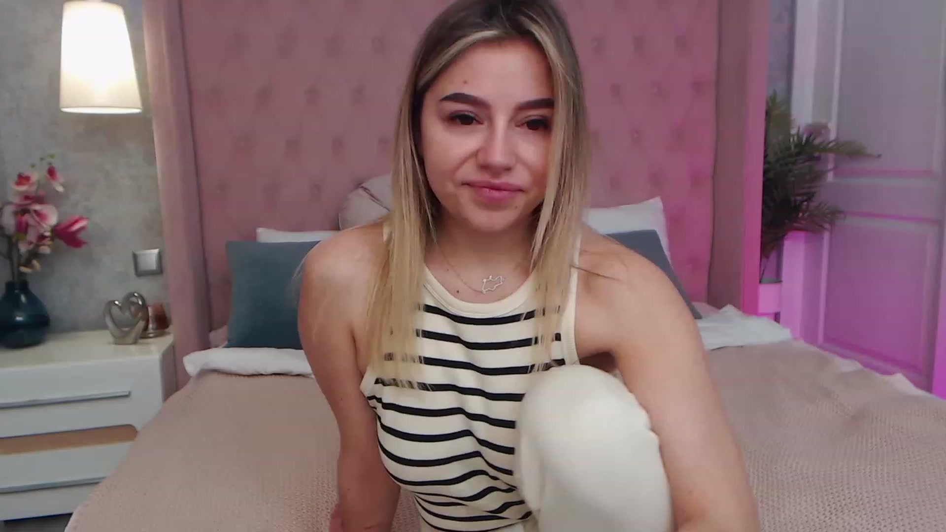 Gallery image thumbnail from SofiBloom's myfreecams stream on, 03/24/2023, 08:59 image 20 of 20