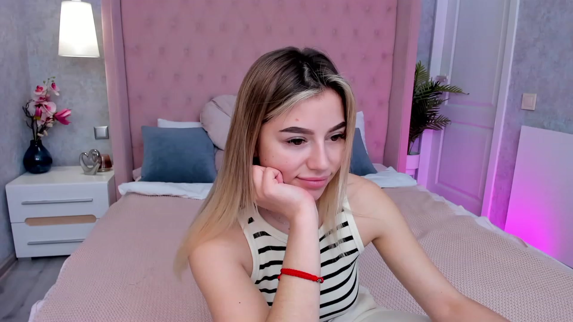 Gallery image thumbnail from SofiBloom's myfreecams stream on, 03/24/2023, 11:27 image 1 of 20