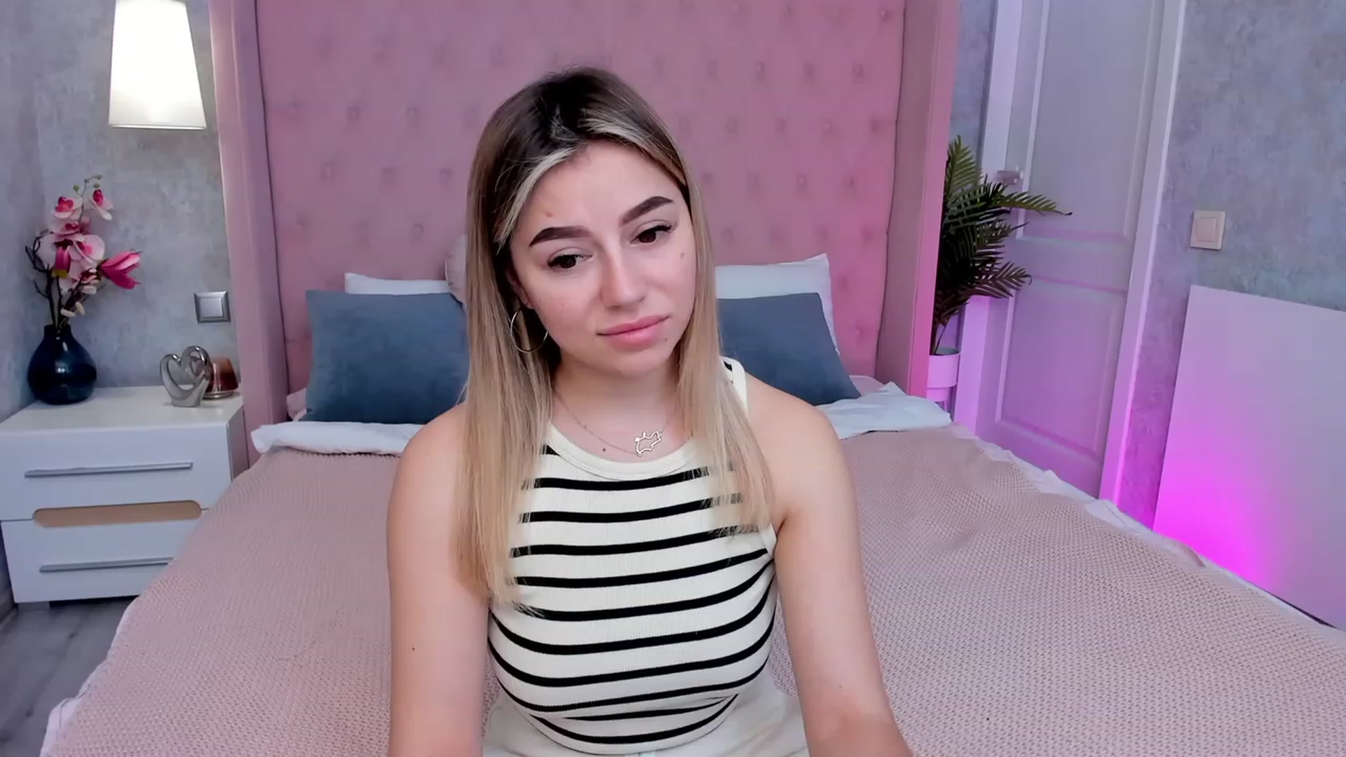 Gallery image thumbnail from SofiBloom's myfreecams stream on, 03/24/2023, 11:27 image 19 of 20