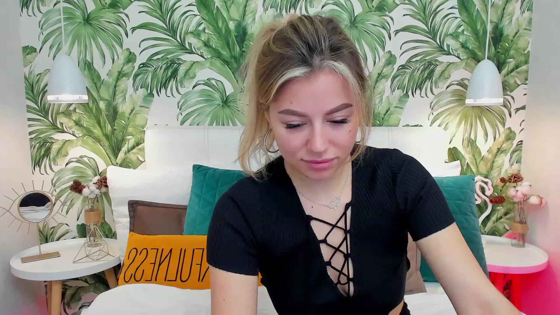 Gallery image thumbnail from SofiBloom's myfreecams stream on, 03/25/2023, 09:19 image 6 of 20