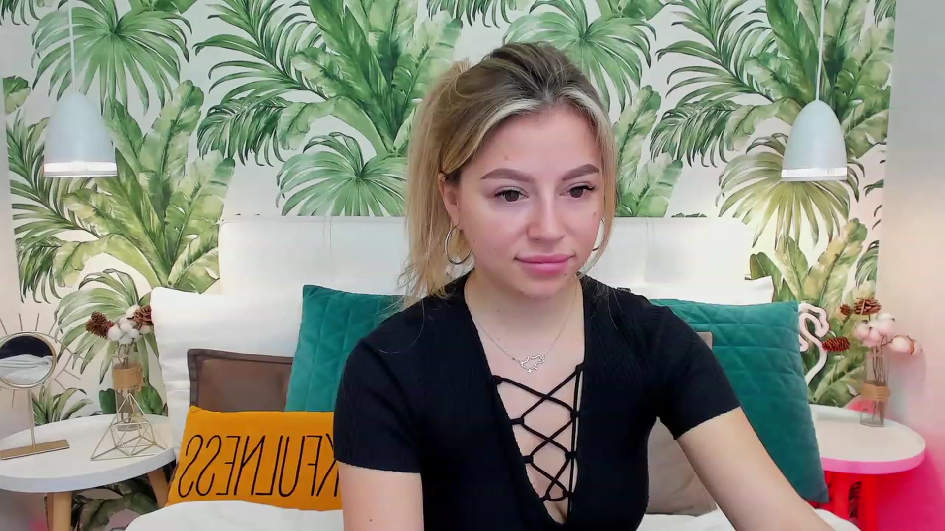 Gallery image thumbnail from SofiBloom's myfreecams stream on, 03/25/2023, 09:19 image 15 of 20