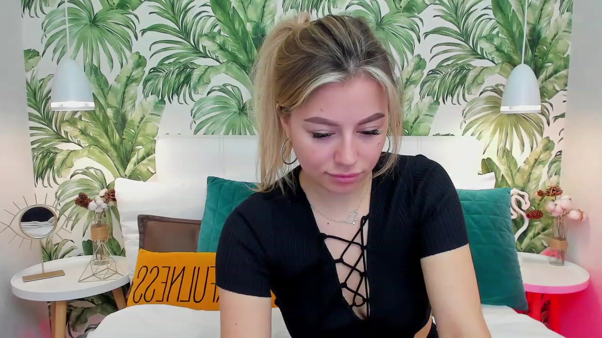 Gallery image thumbnail from SofiBloom's myfreecams stream on, 03/25/2023, 09:19 image 5 of 20